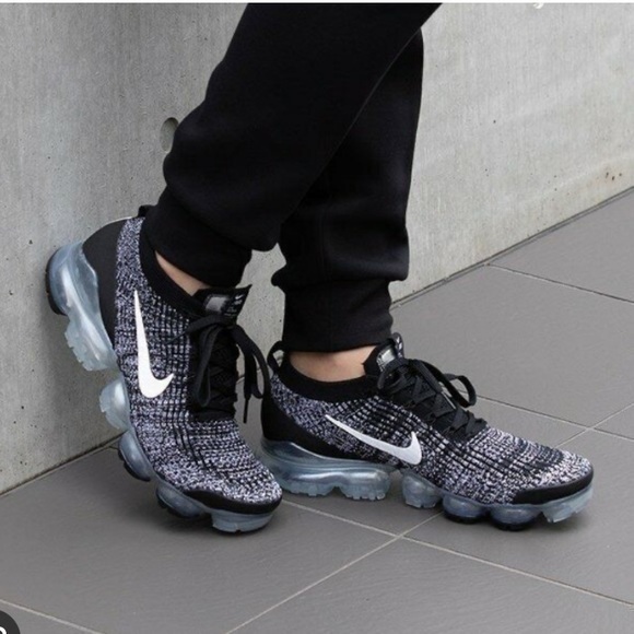 ✅ Nike Sneakers Vapormax Flyknit Oreo - Picture 1 of 11